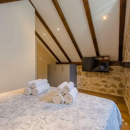 Luxury Petra In 400 Year Old Stone House Spalato