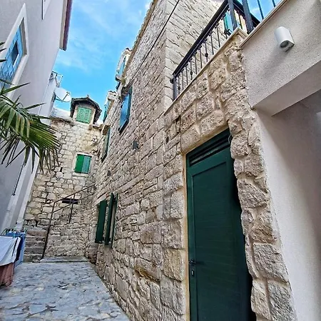 Daire Luxury Petra In 400 Year Old Stone House 4+2 *