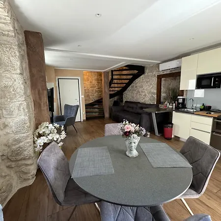 Luxury Petra In 400 Year Old Stone House 4+2