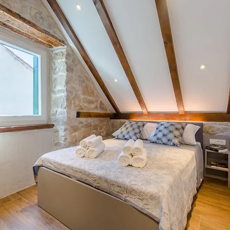 Apartamento Luxury Petra In 400 Year Old Stone House 4+2