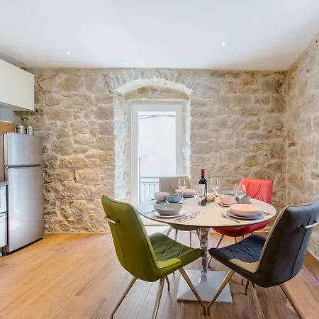 Apartamento Luxury Petra In 400 Year Old Stone House 4+2