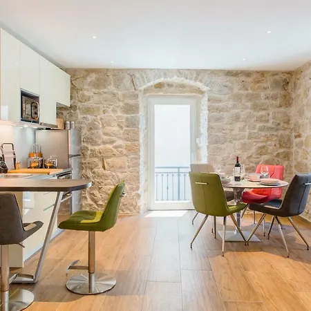 Luxury Petra In 400 Year Old Stone House 4+2