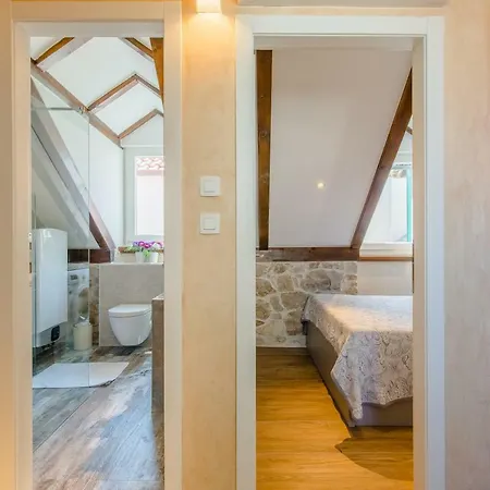 Apartamento Luxury Petra In 400 Year Old Stone House 4+2 Split