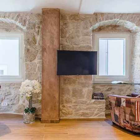 Luxury Petra In 400 Year Old Stone House 4+2