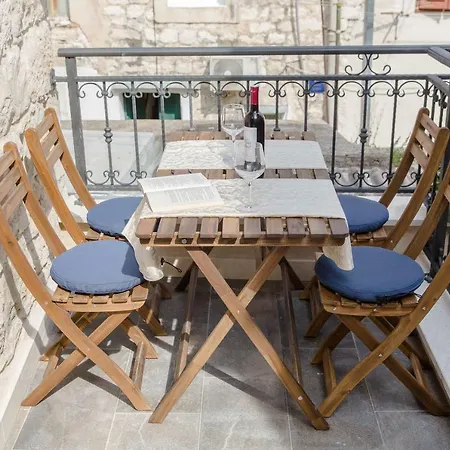 Apartamento Luxury Petra In 400 Year Old Stone House 4+2 Split