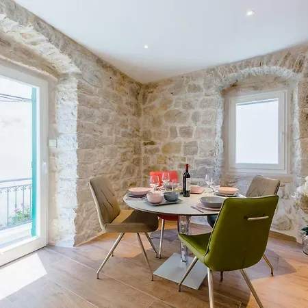 Luxury Petra In 400 Year Old Stone House 4+2