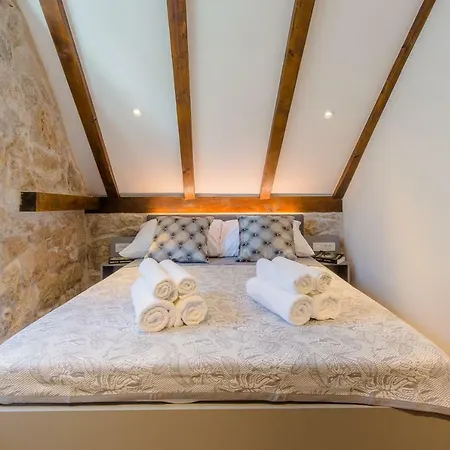 Luxury Petra In 400 Year Old Stone House 4+2 Spalato