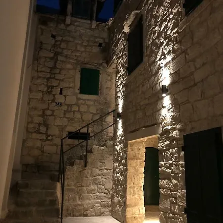 Apartamento Luxury Petra In 400 Year Old Stone House 4+2 Split